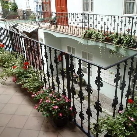 Miraculous Appartement Praha Exteriér fotografie