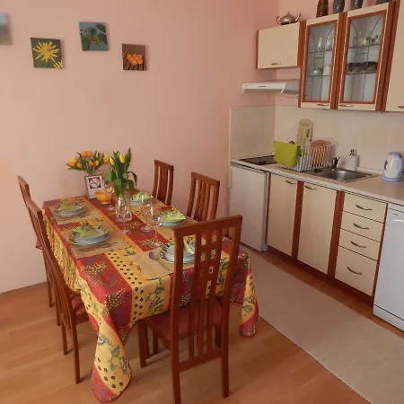 Miraculous Appartement Praha Exteriér fotografie